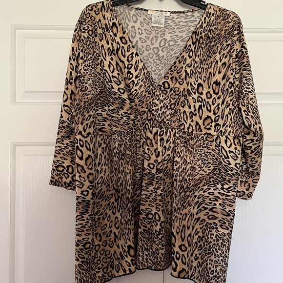 Leopard Print top by Como Woman, size 1X - Picture 1 of 3